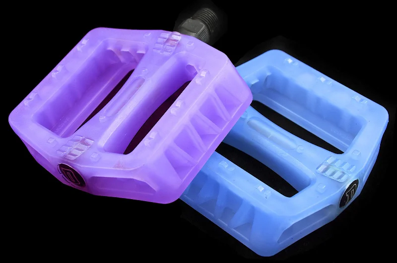 Bicycle handlebar grip lock-DIAMONDBACK 9-16" BIKE UV REACTIVE COLOUR CHANGE BLUE-PURPLE GRINDING PEDALS-50%